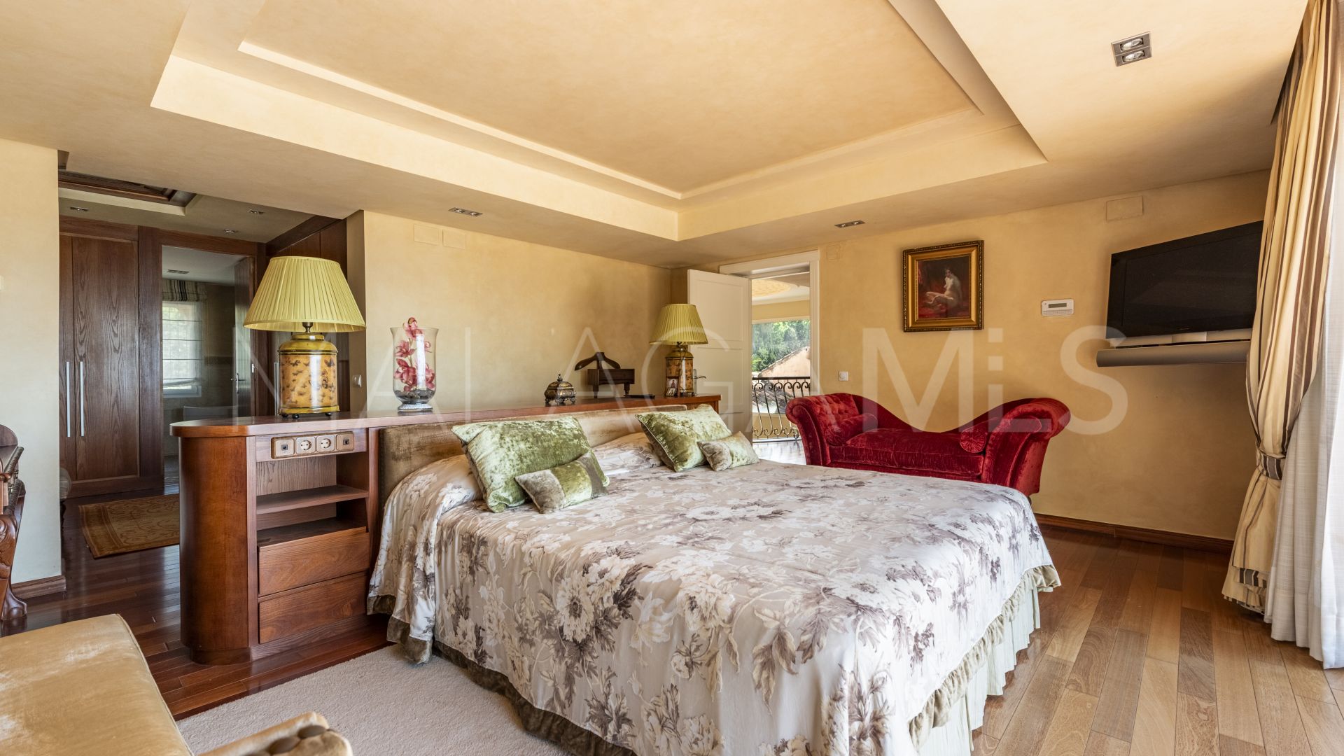 Villa for sale in Estepona