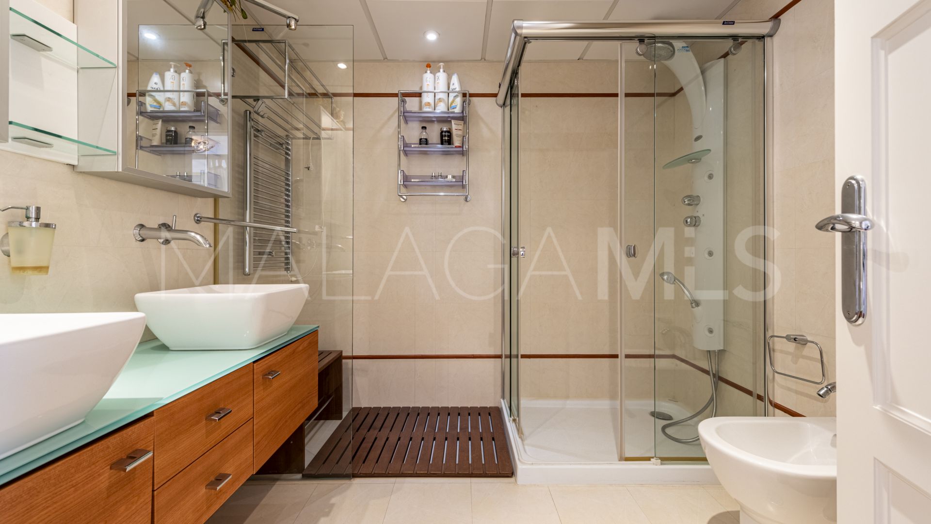 Villa for sale in Estepona