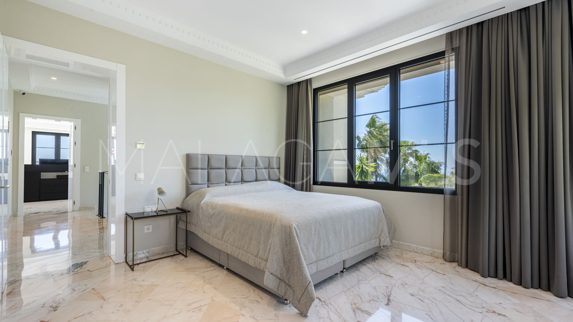 Buy villa de 6 bedrooms in Sierra Blanca