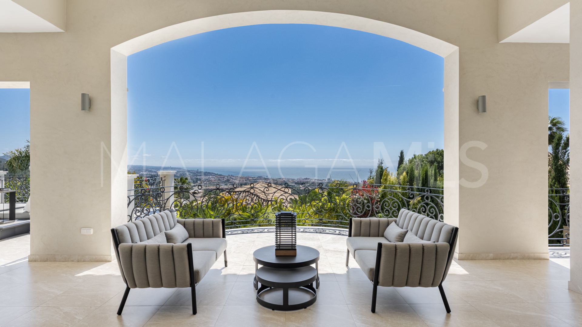 Buy villa de 6 bedrooms in Sierra Blanca