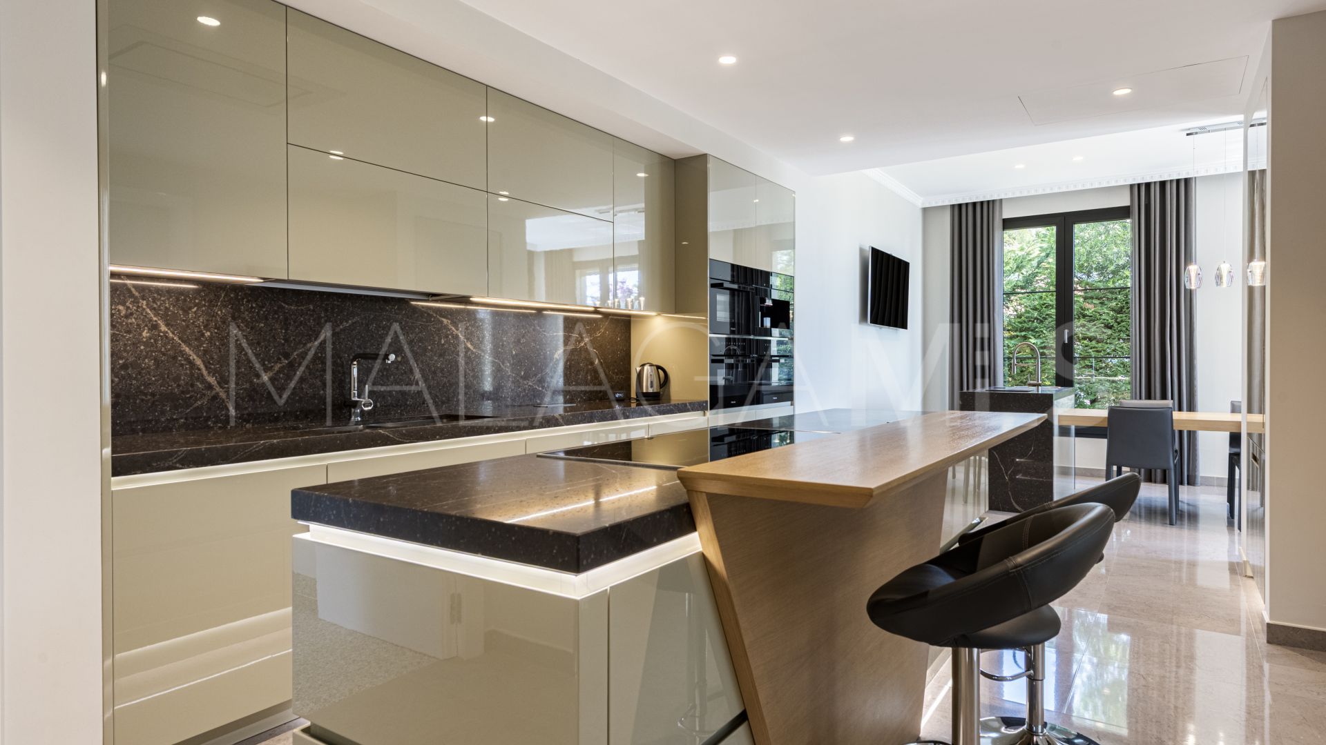 Buy villa de 6 bedrooms in Sierra Blanca