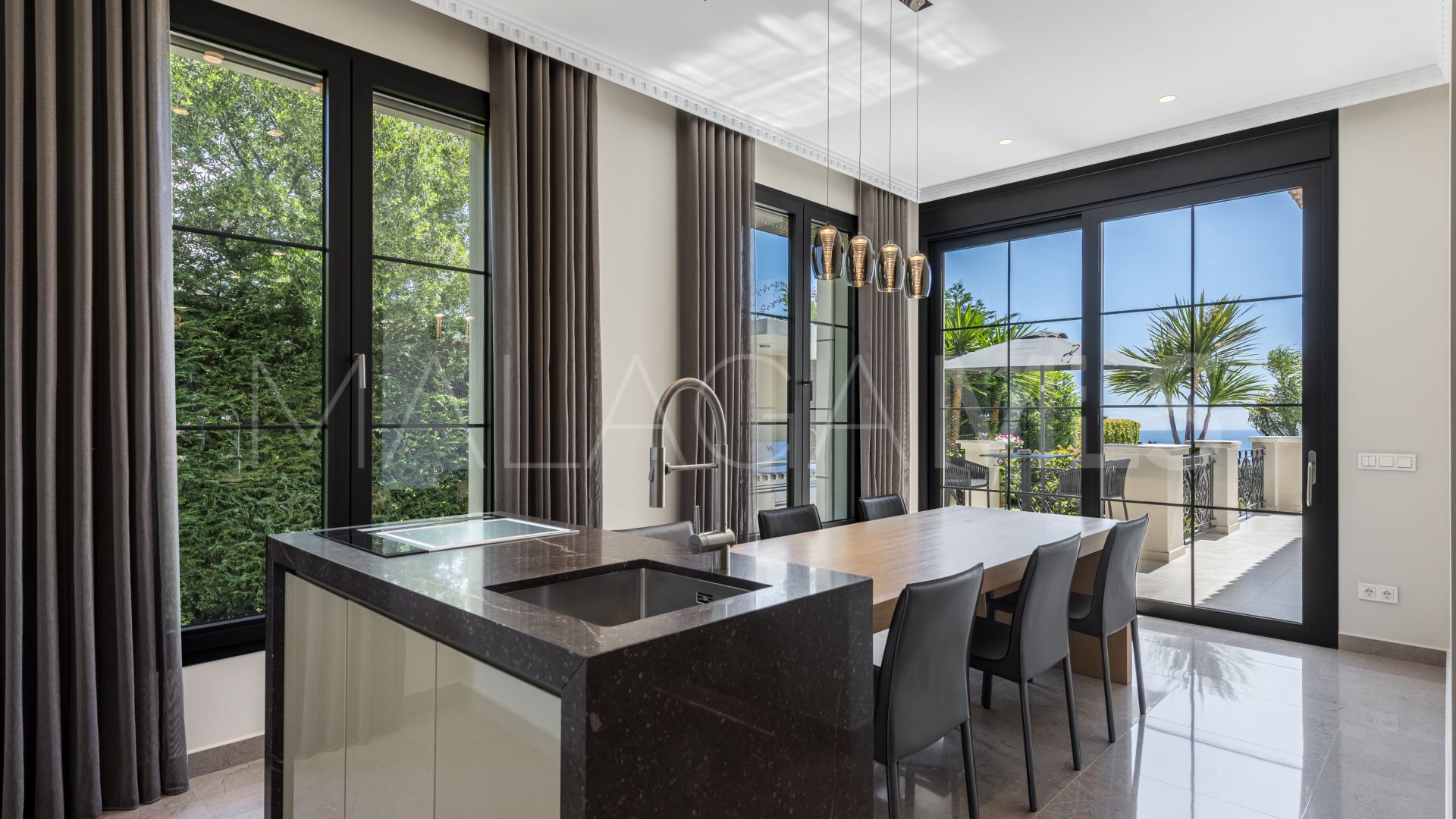 Buy villa de 6 bedrooms in Sierra Blanca