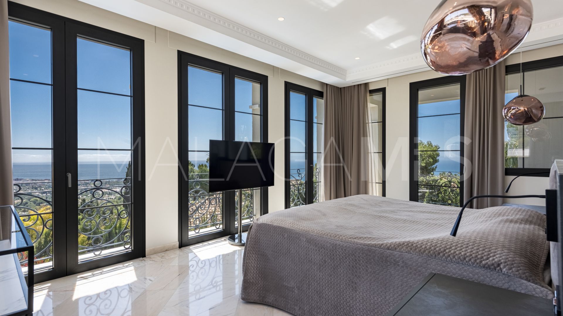 Buy villa de 6 bedrooms in Sierra Blanca