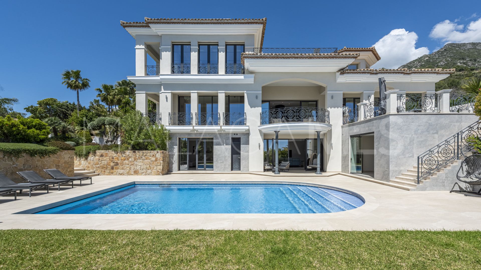 Buy villa de 6 bedrooms in Sierra Blanca