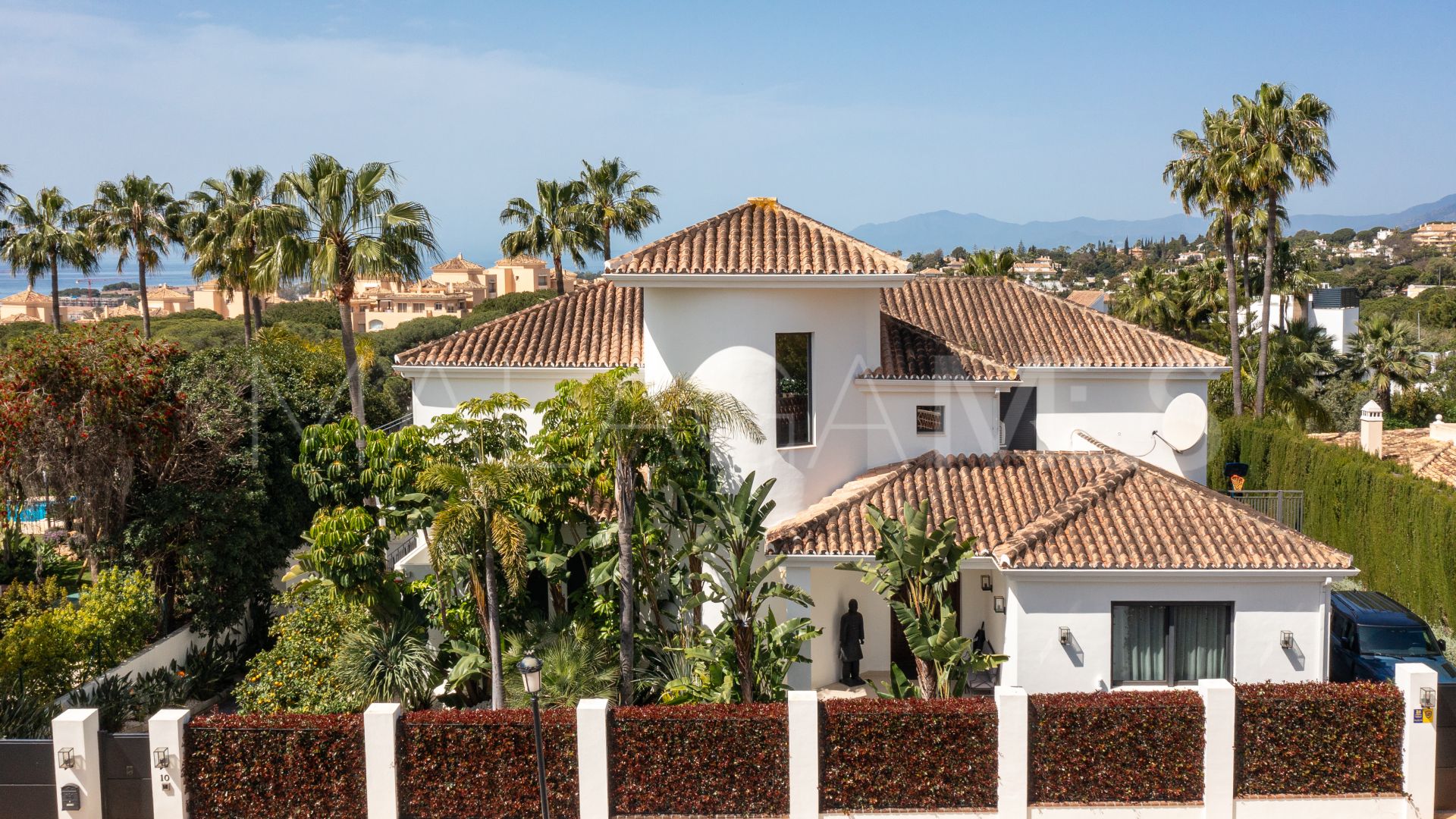 Villa for sale in Elviria