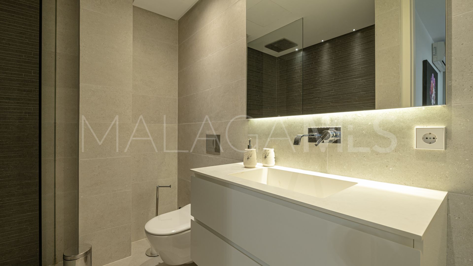 Villa for sale in Elviria