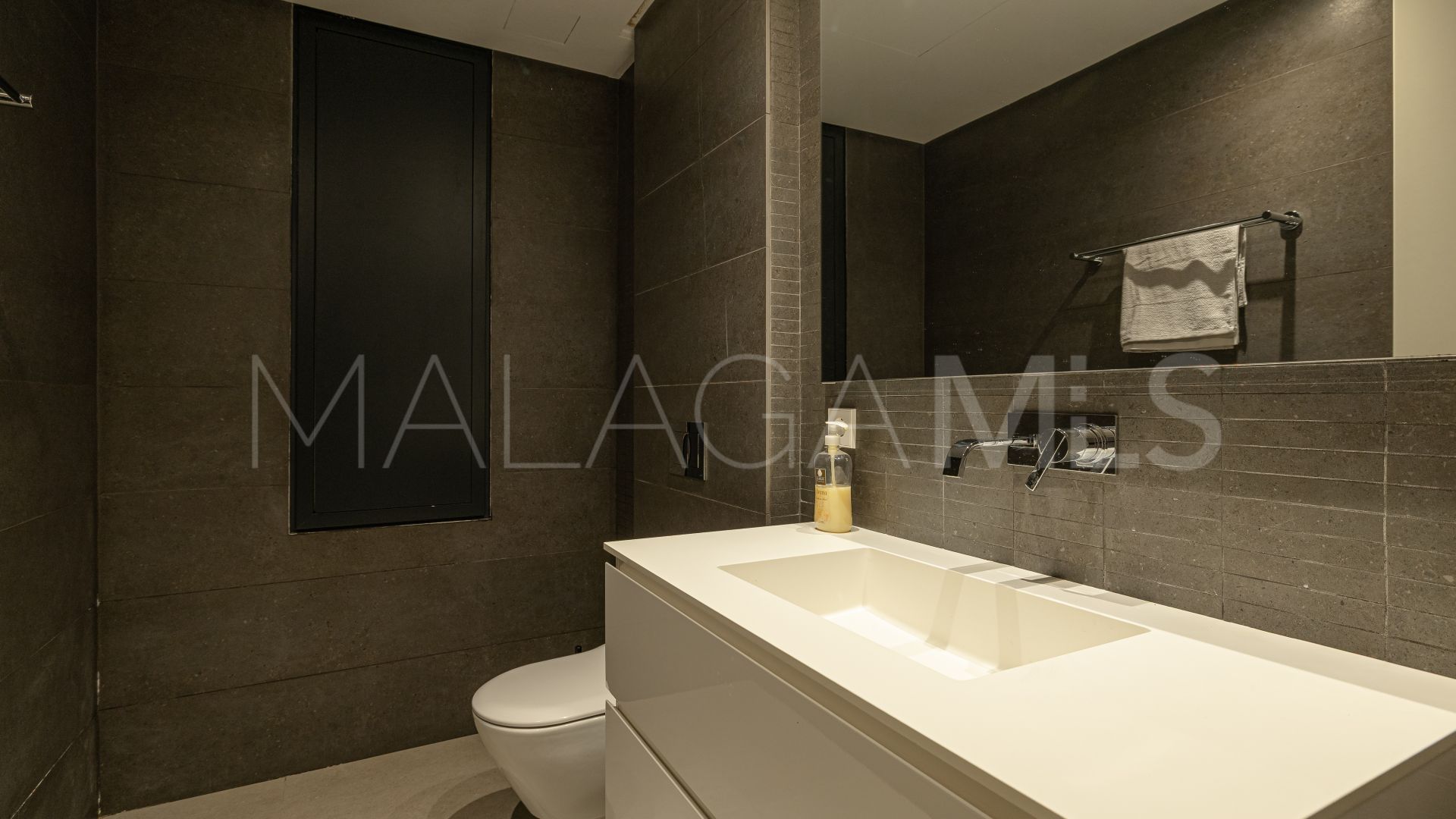 Villa for sale in Elviria