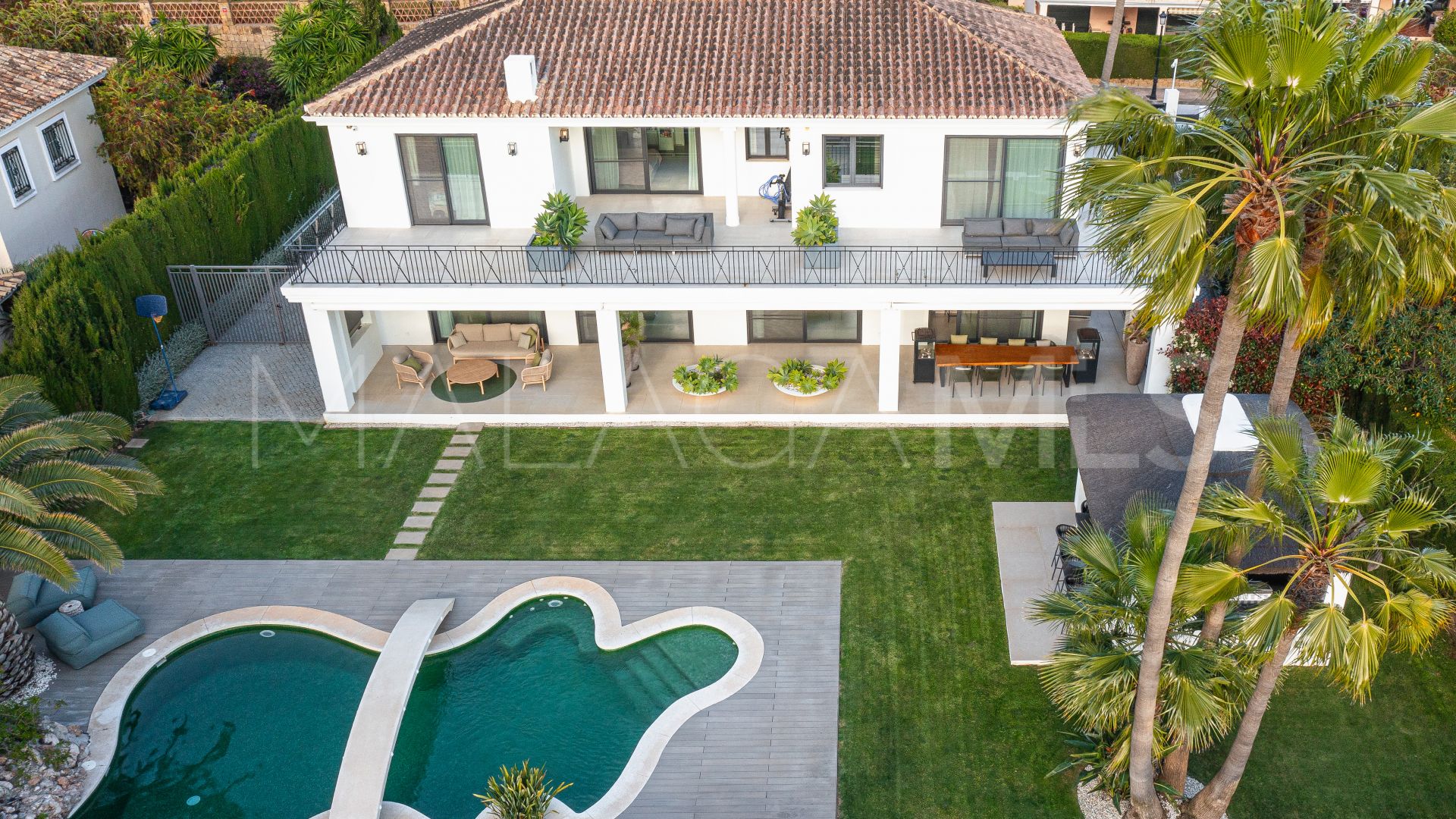 Villa for sale in Elviria