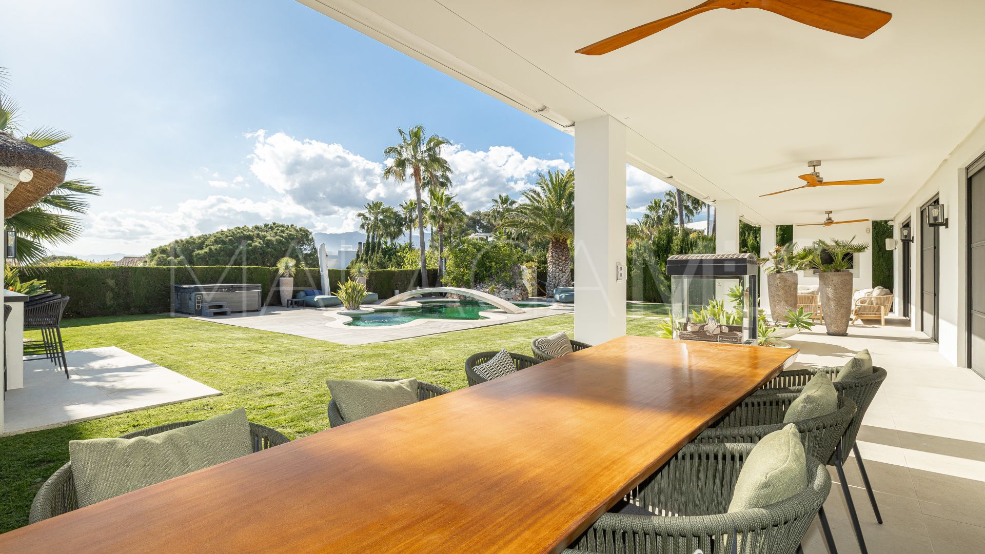 Villa for sale in Elviria