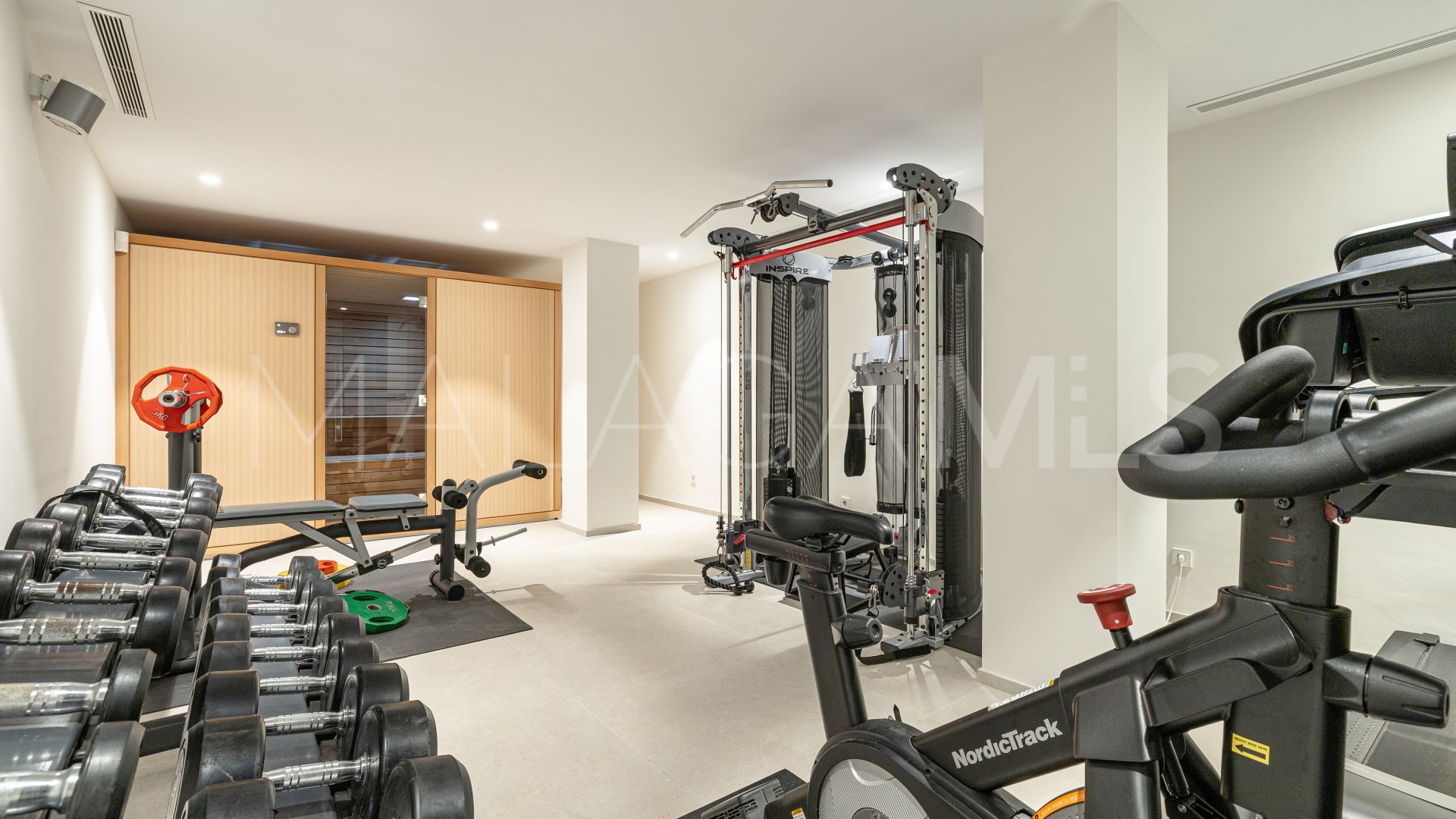 Villa for sale in Elviria