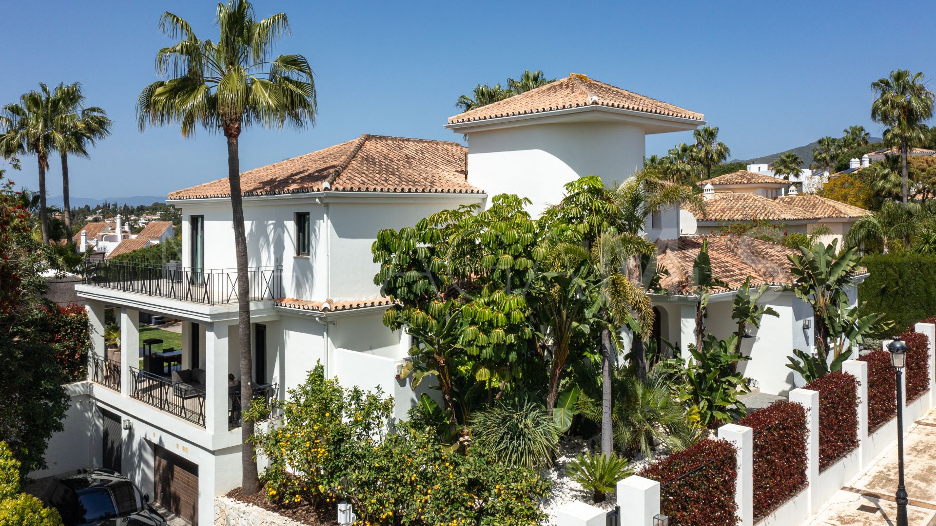Villa for sale in Elviria