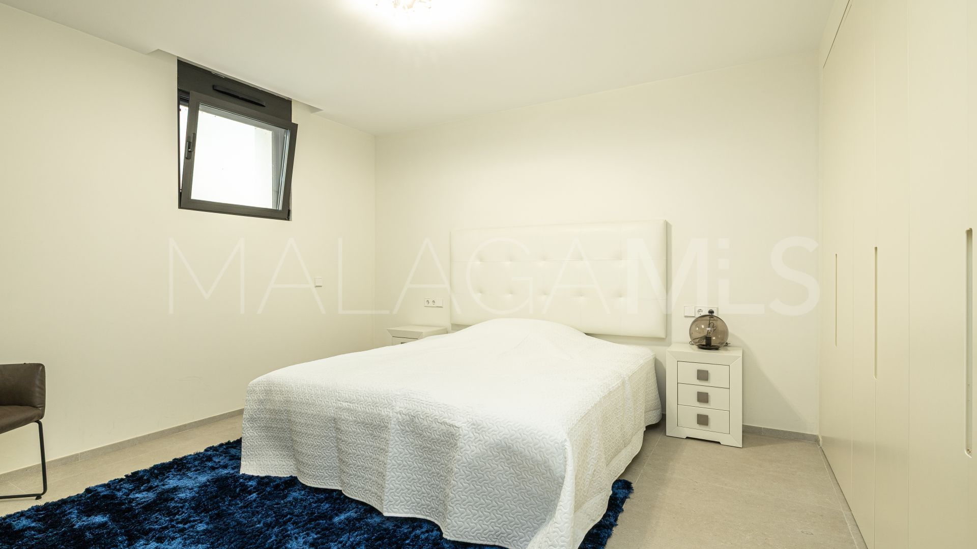Villa for sale in Elviria
