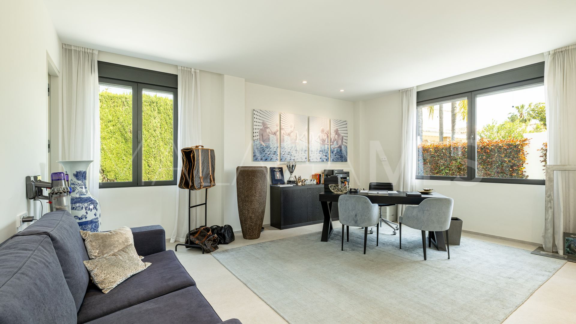 Villa for sale in Elviria