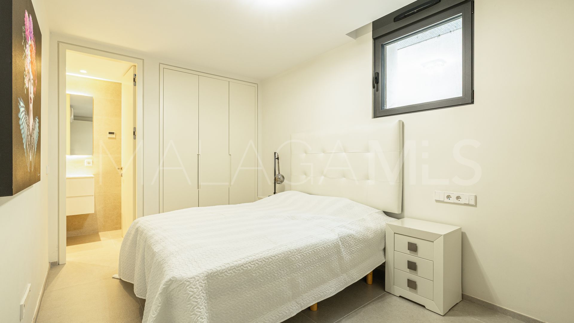 Villa for sale in Elviria