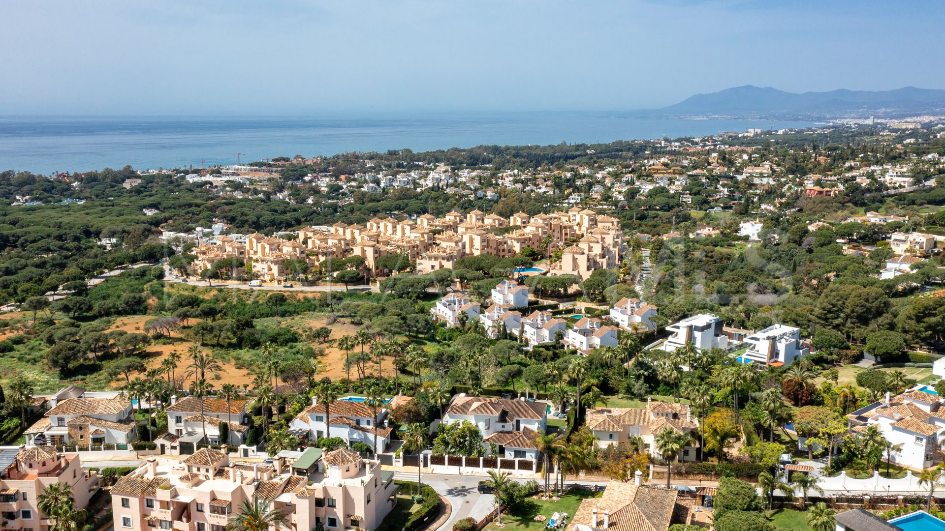 Villa for sale in Elviria