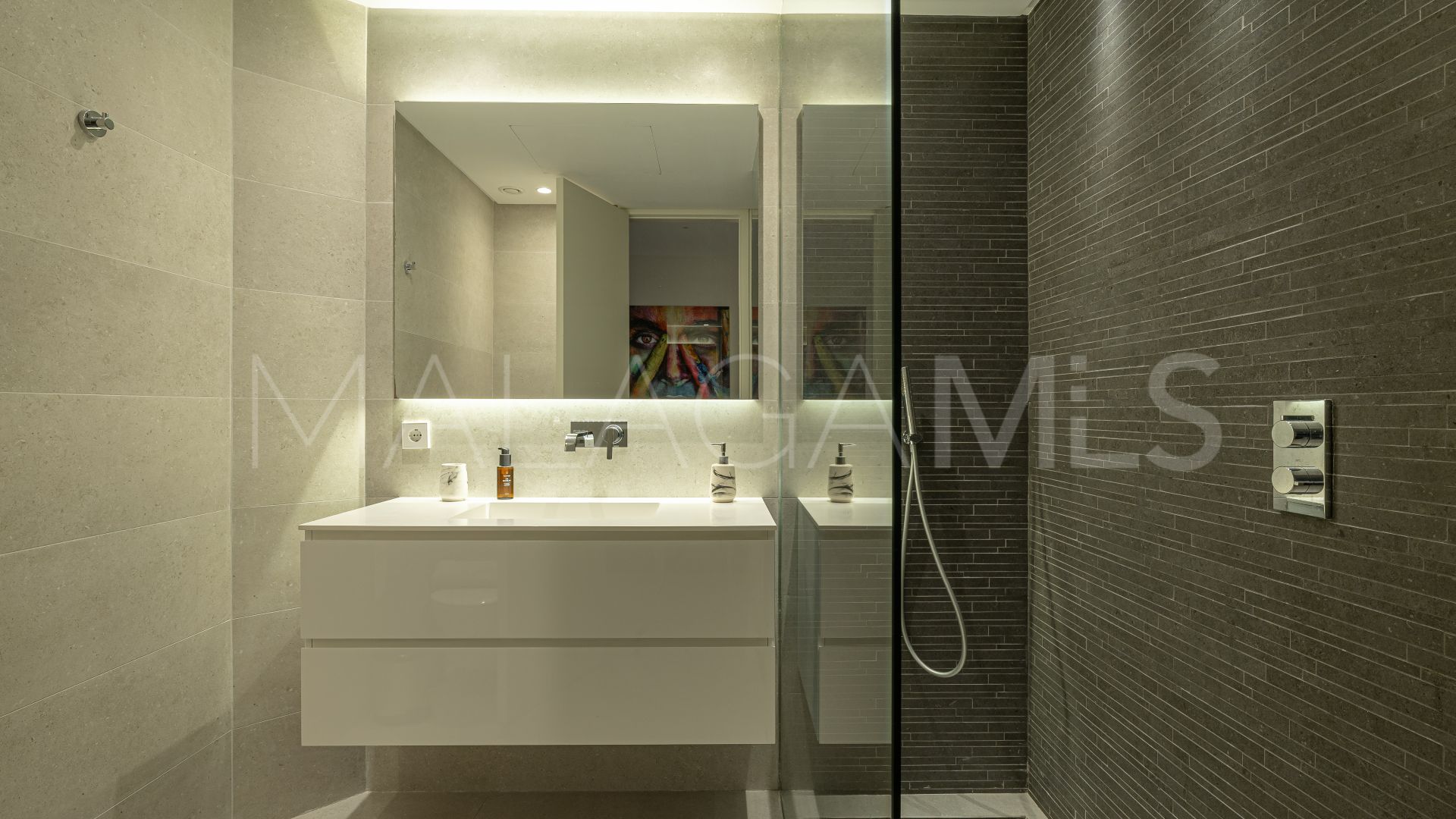 Villa for sale in Elviria