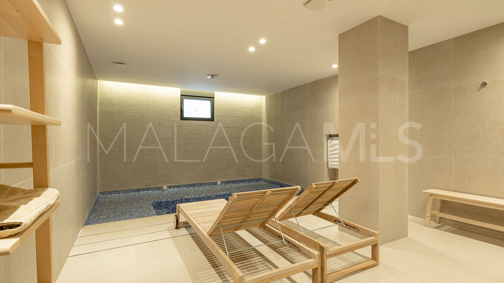 Villa for sale in Elviria