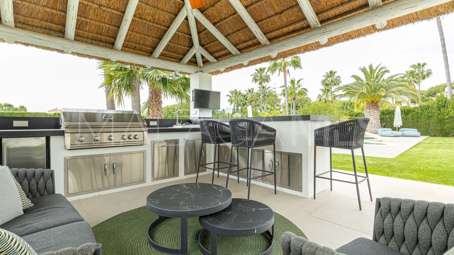 Villa for sale in Elviria