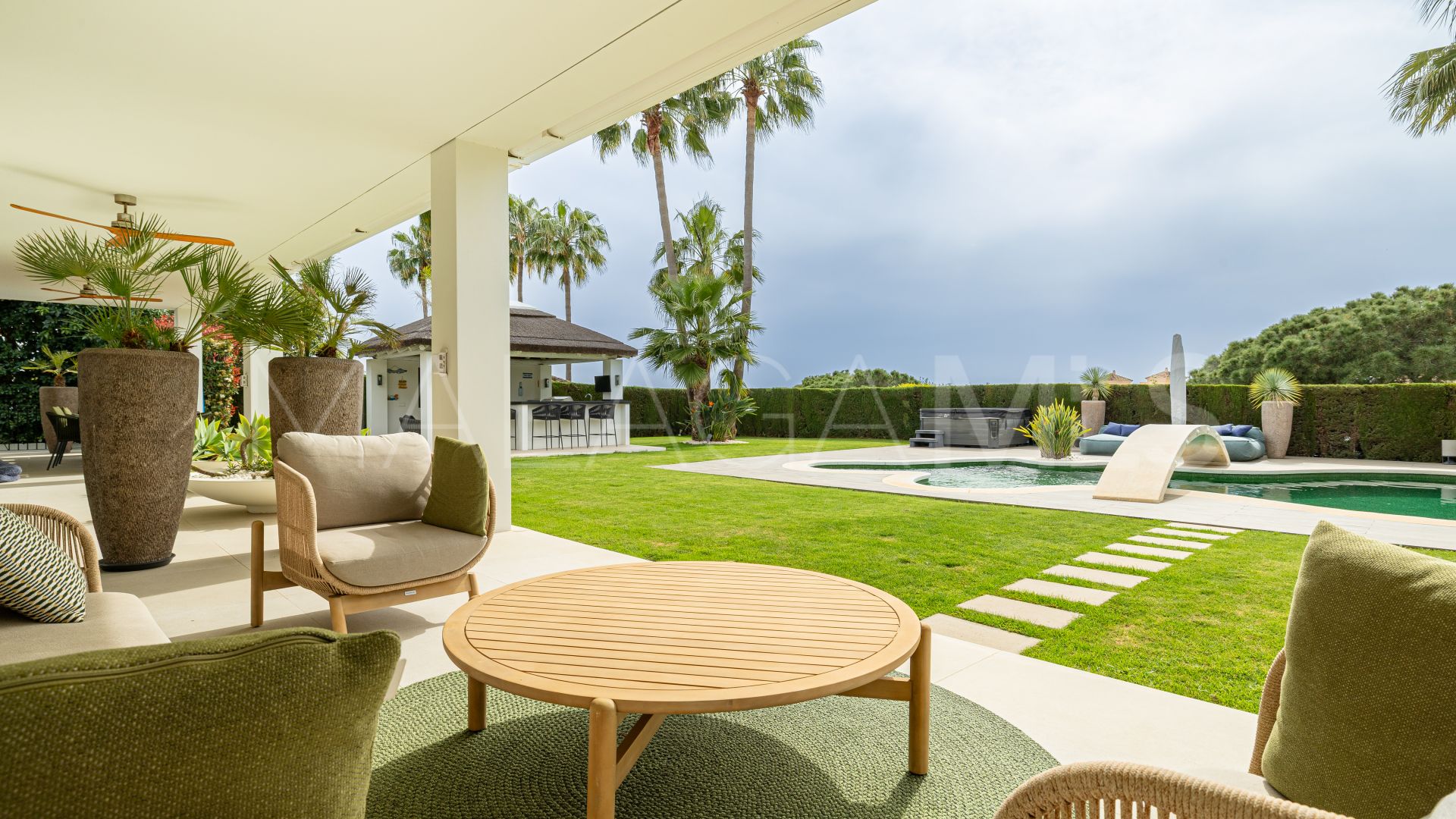 Villa for sale in Elviria