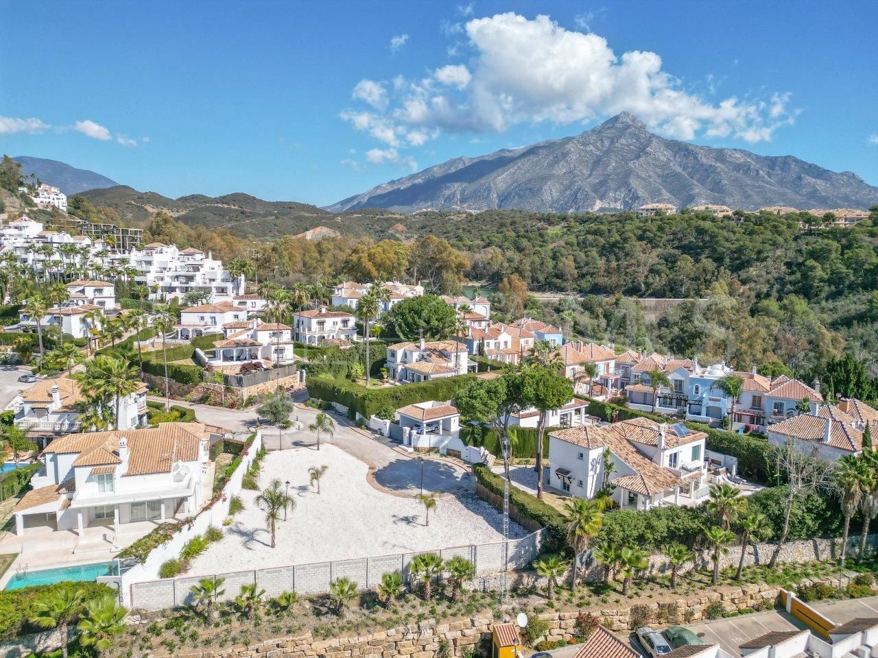 Plot for sale in Marbella Country Club