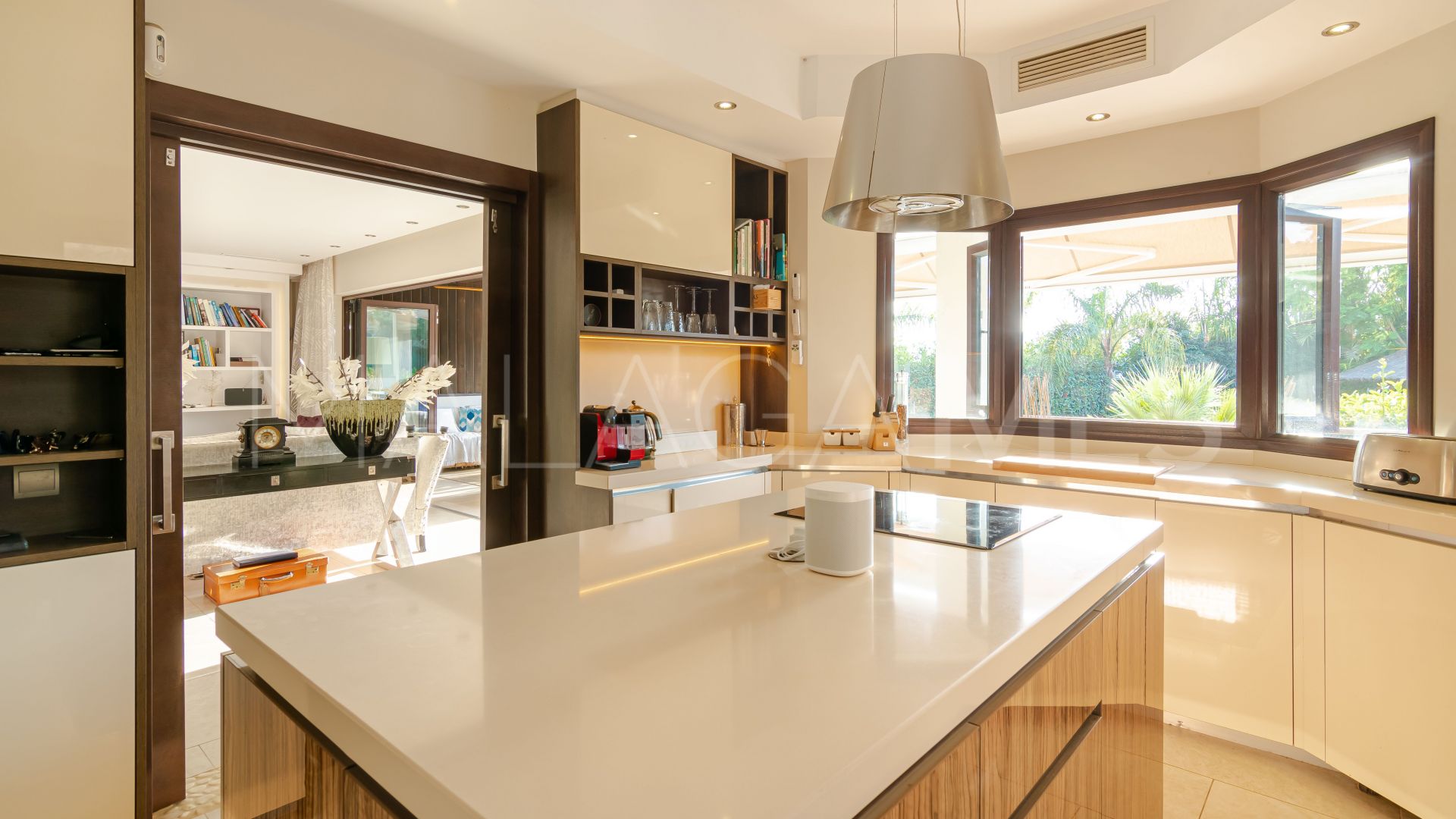 For sale villa with 5 bedrooms in Nueva Andalucia