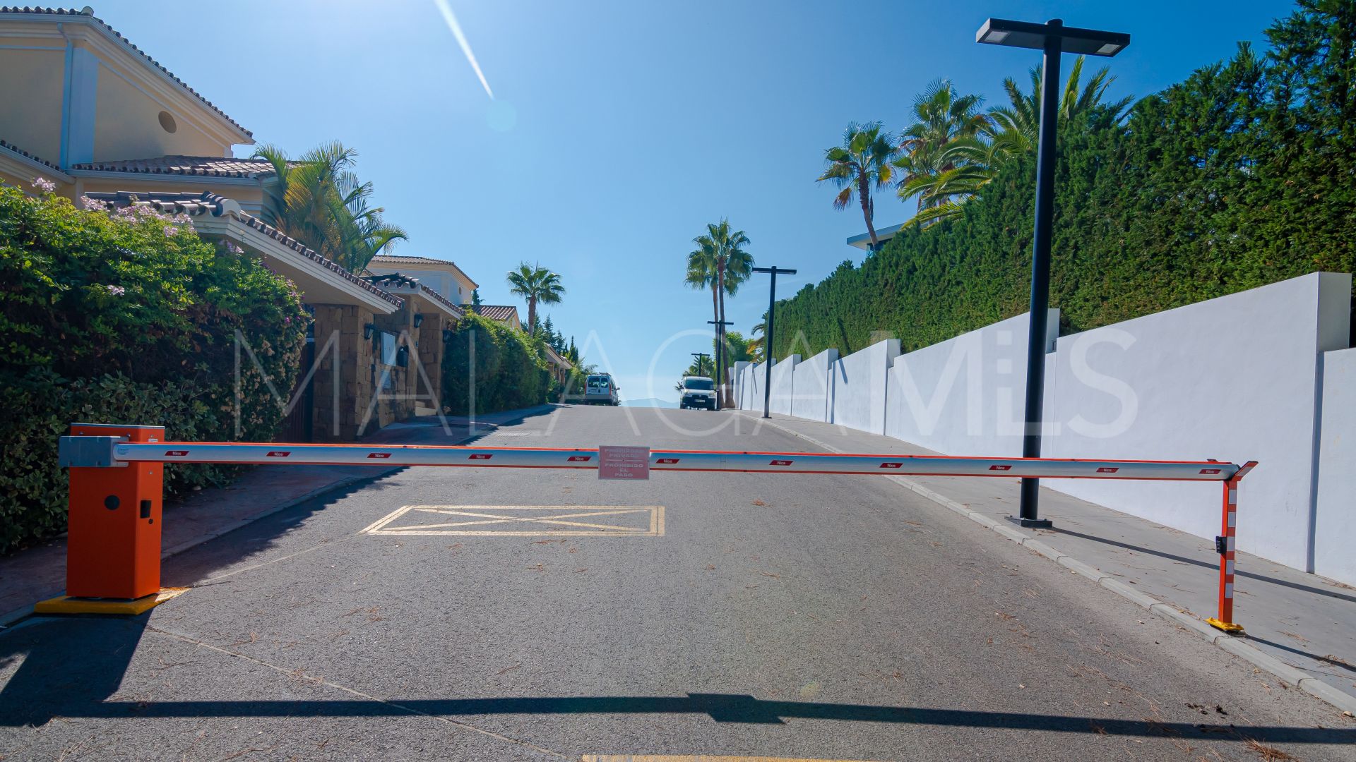 For sale villa with 5 bedrooms in Nueva Andalucia