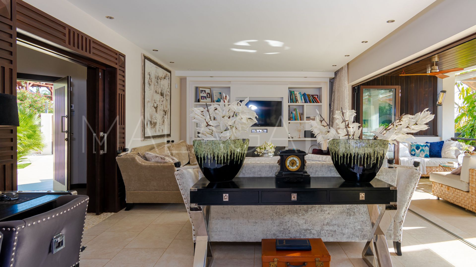 For sale villa with 5 bedrooms in Nueva Andalucia