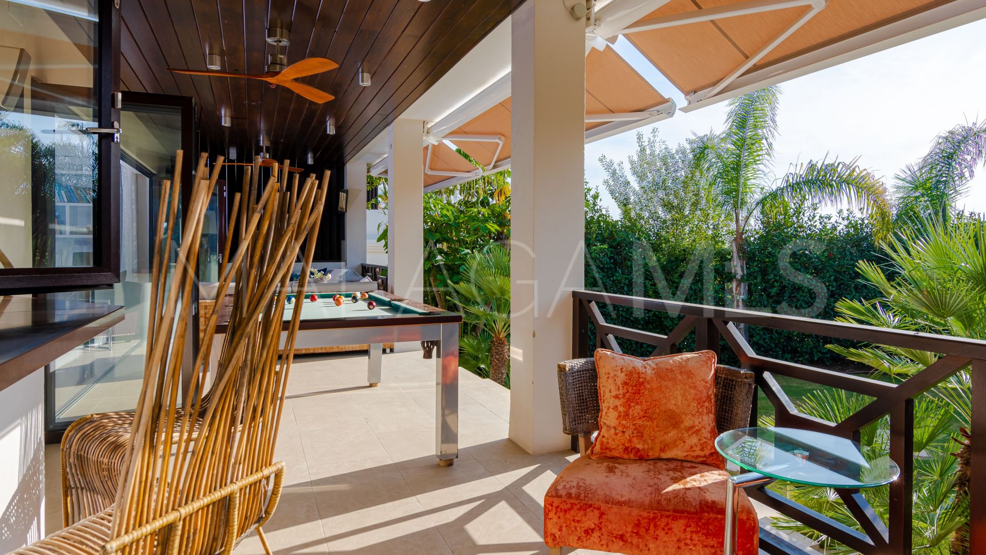 For sale villa with 5 bedrooms in Nueva Andalucia