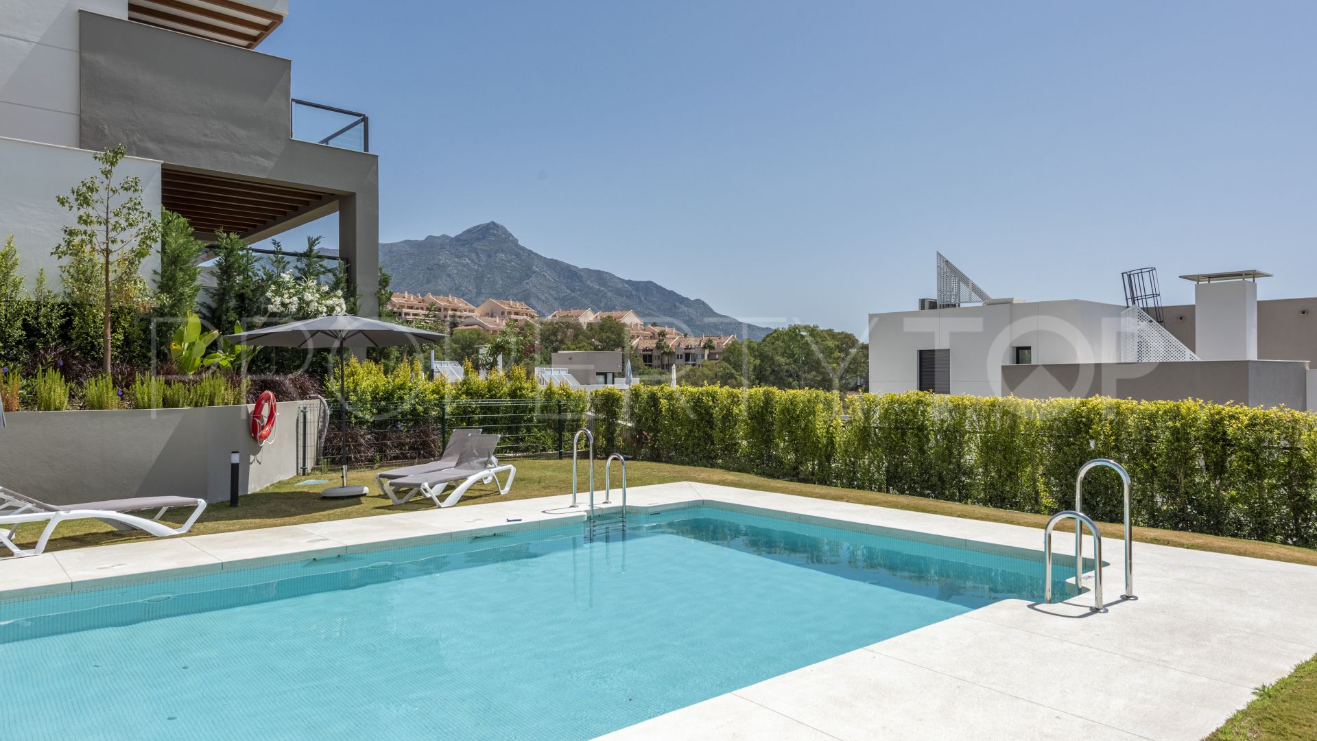 Buy apartment in Marbella Lake