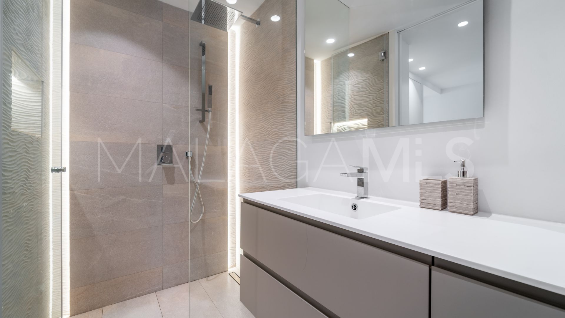 Apartment for sale in Marina Puente Romano