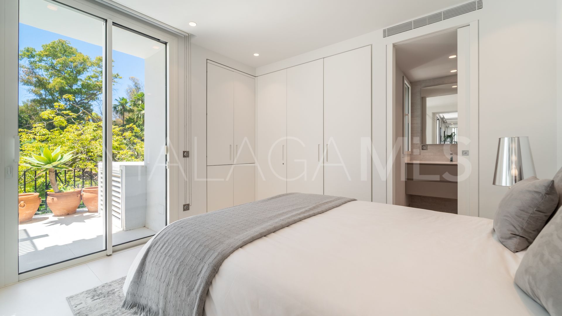 Apartment for sale in Marina Puente Romano