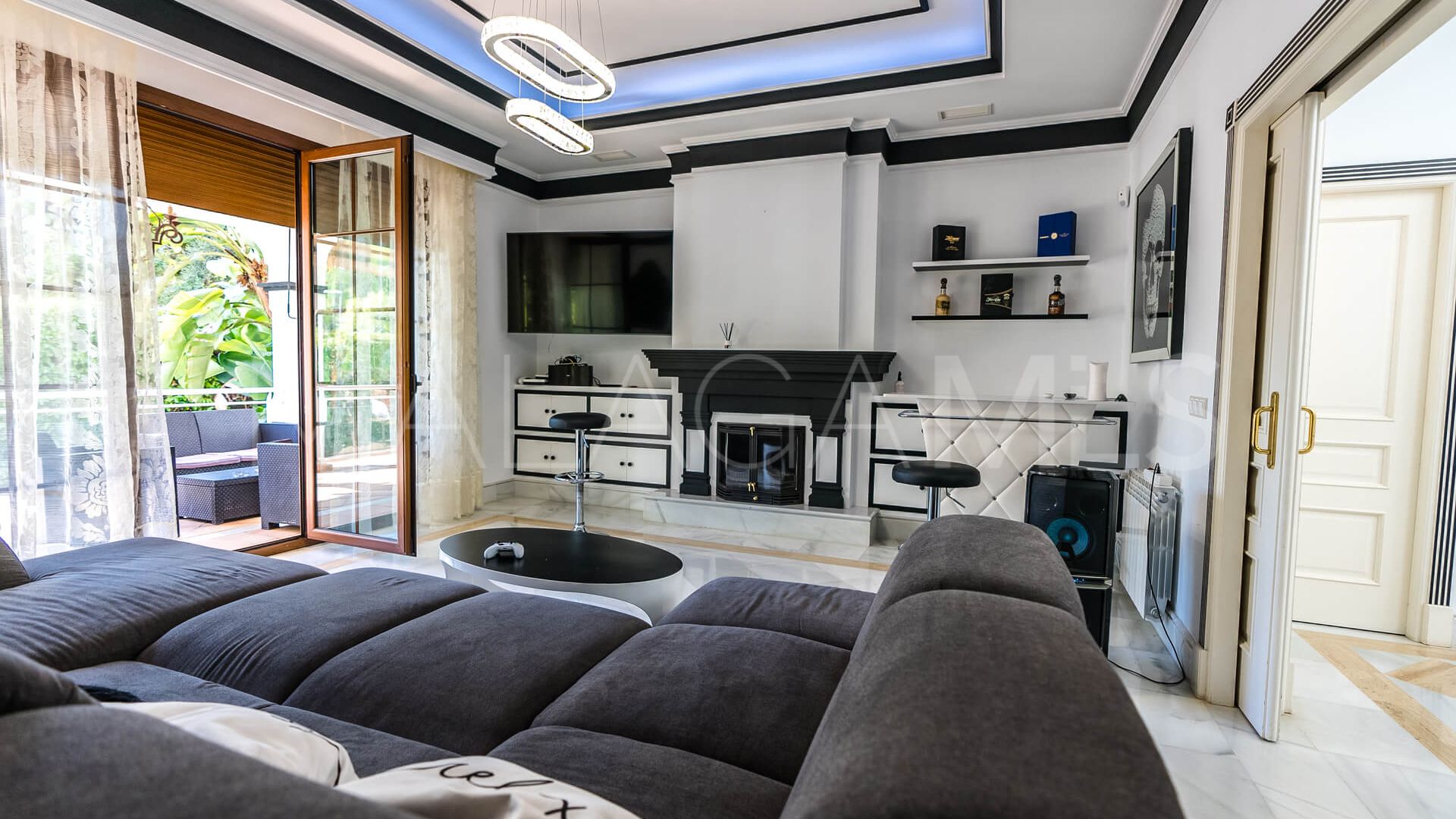 Villa for sale with 5 bedrooms in Marbella Centro
