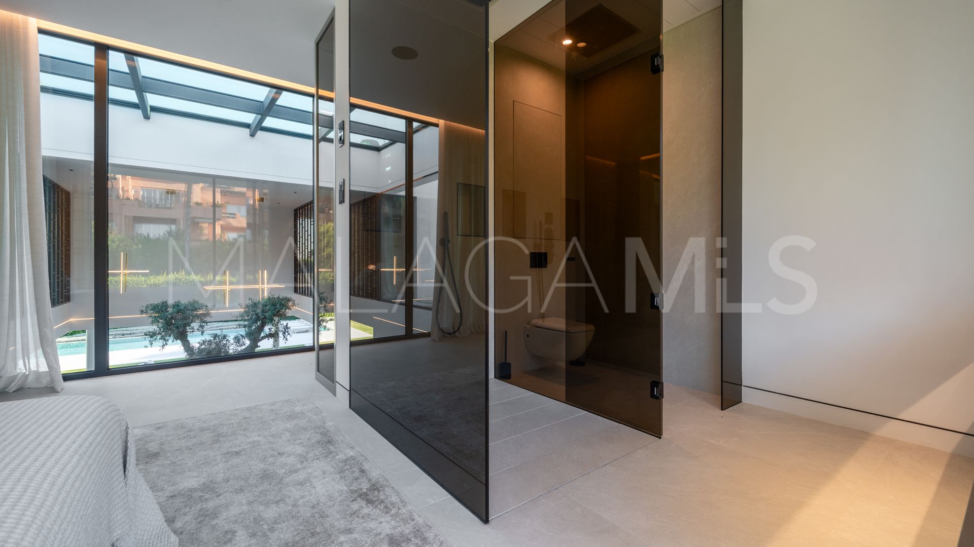 Marbella Golden Mile, villa with 5 bedrooms for sale