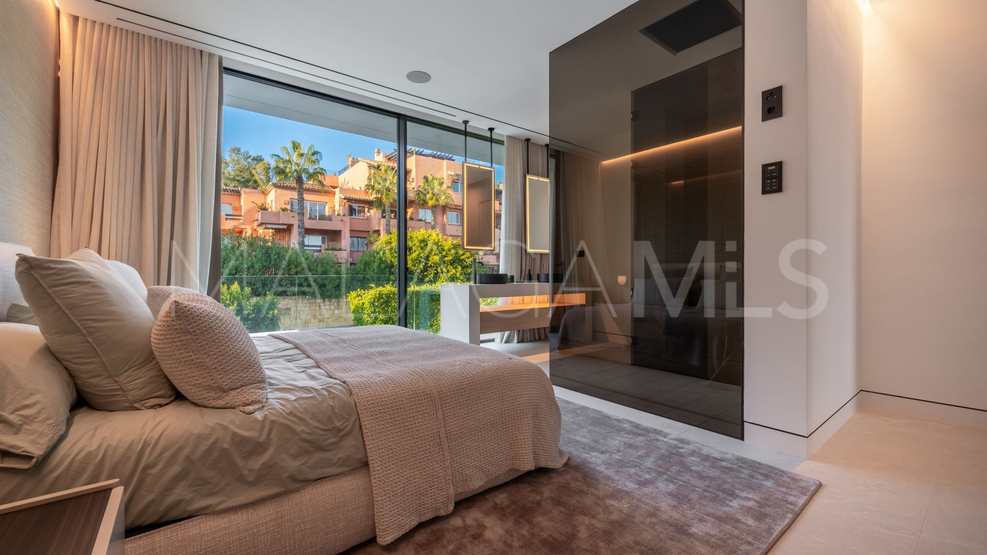 Marbella Golden Mile, villa with 5 bedrooms for sale