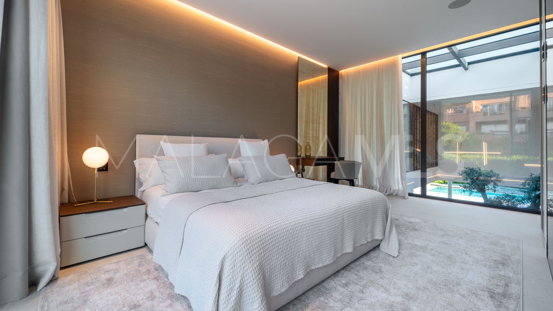 Marbella Golden Mile, villa with 5 bedrooms for sale