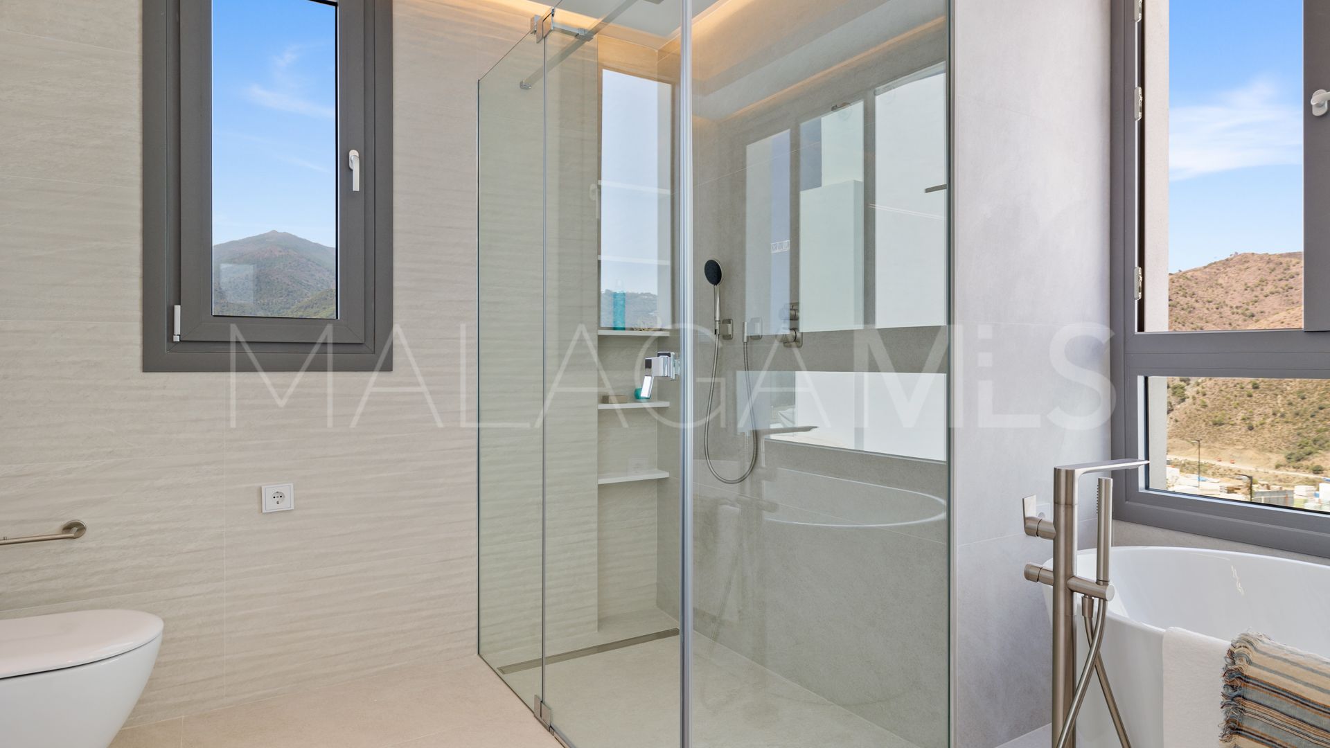 Atico with 4 bedrooms for sale in Real de La Quinta
