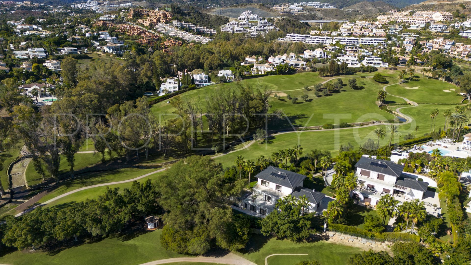 Se vende villa en Nueva Andalucia de 6 dormitorios