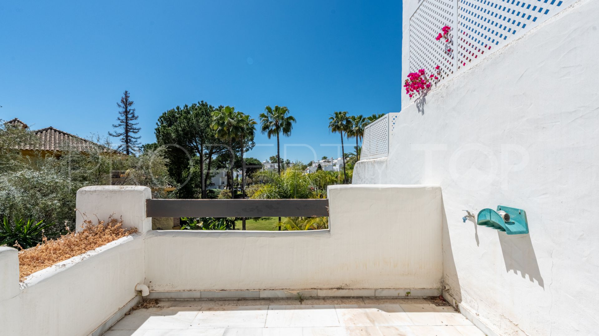 Atico a la venta de 3 dormitorios en Alhambra del Mar
