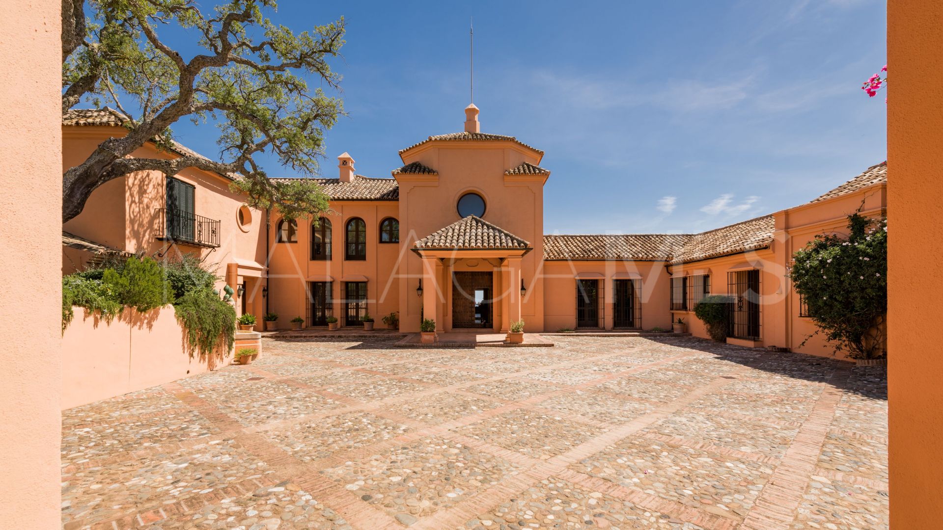 Villa for sale in La Mairena