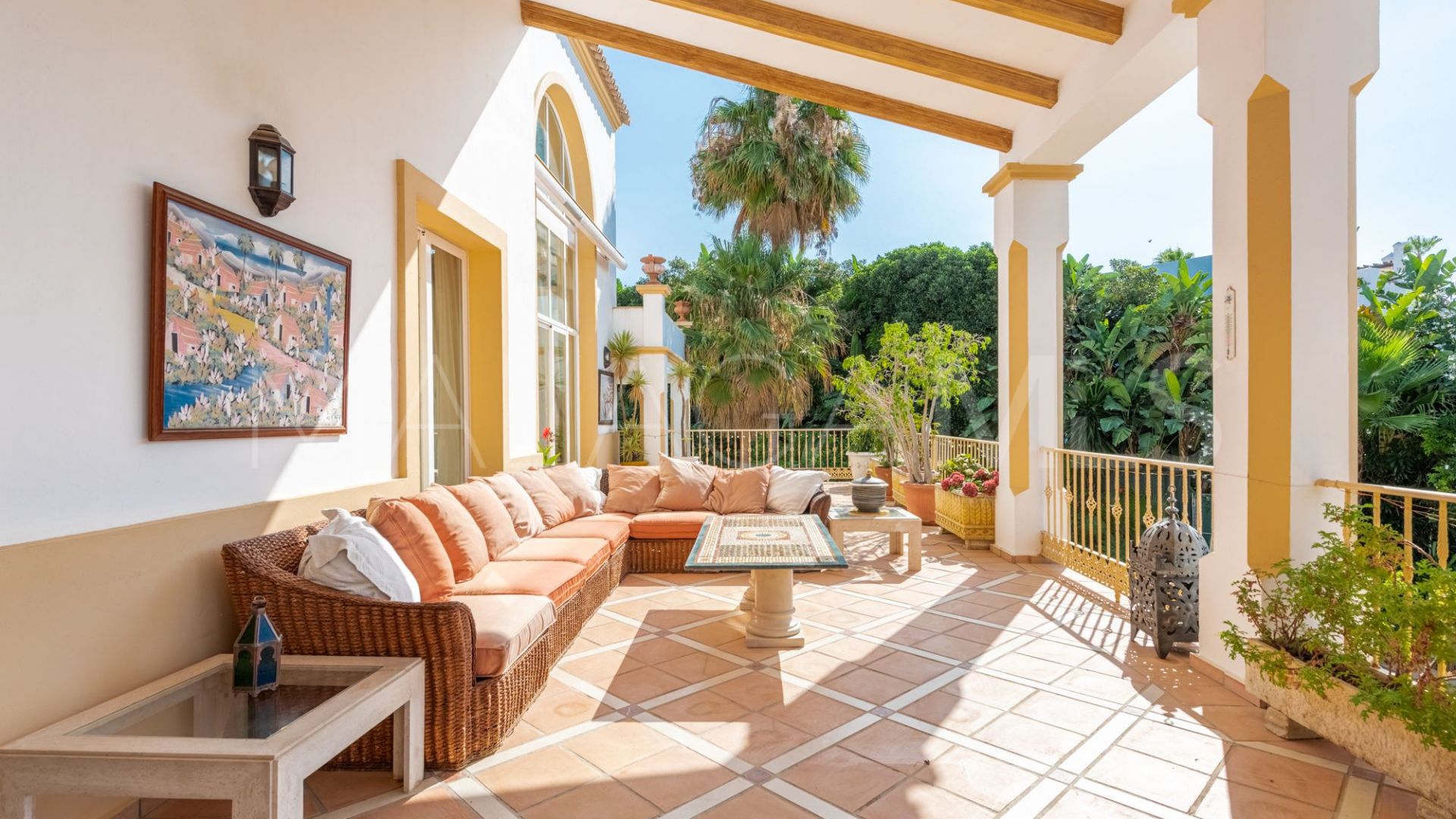 5 bedrooms villa in El Paraiso for sale