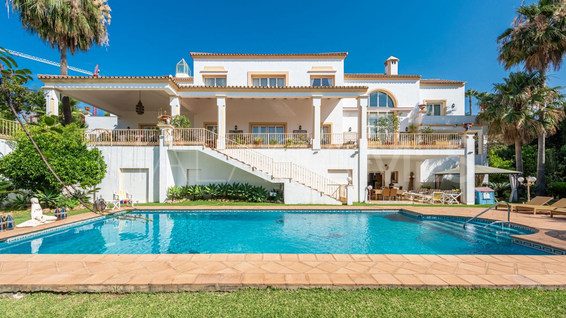 Villa for sale in Paraiso Alto