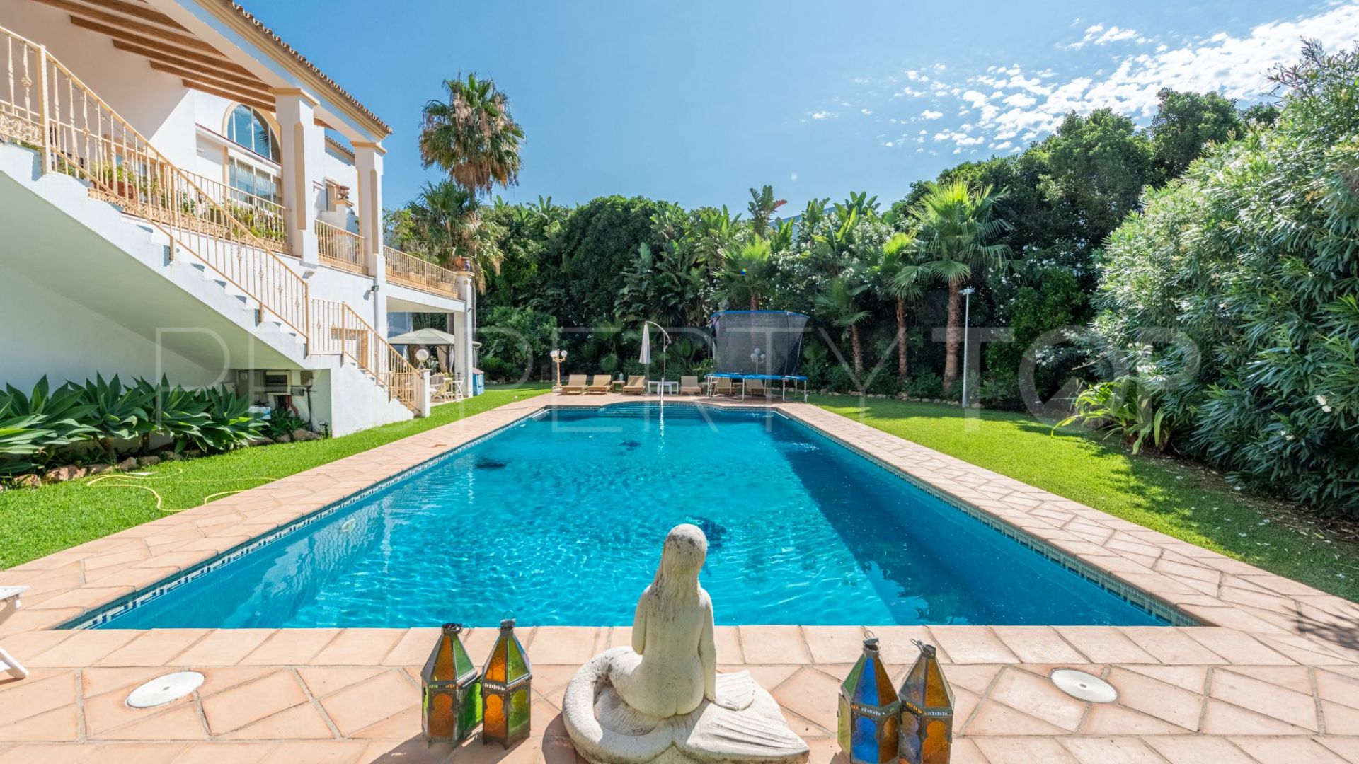 5 bedrooms villa in El Paraiso for sale