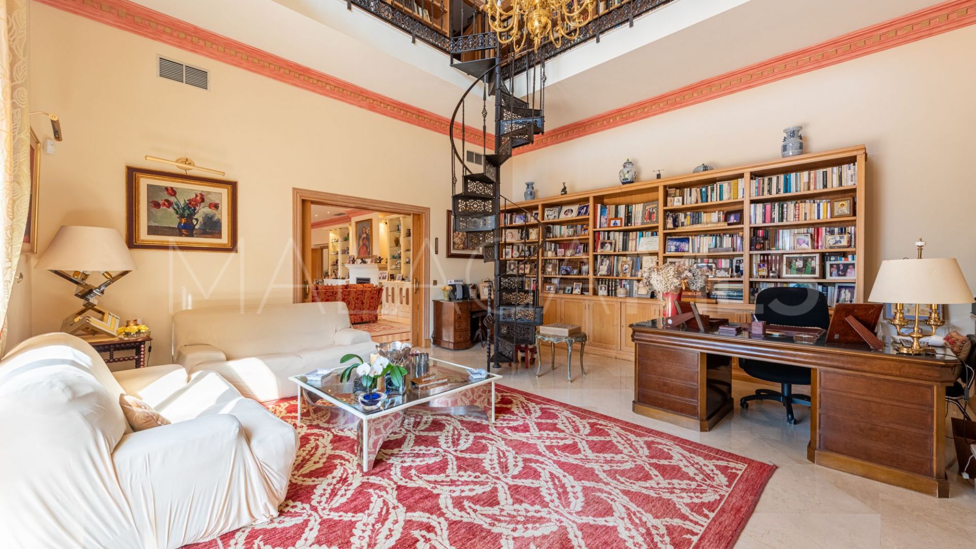 5 bedrooms villa in El Paraiso for sale