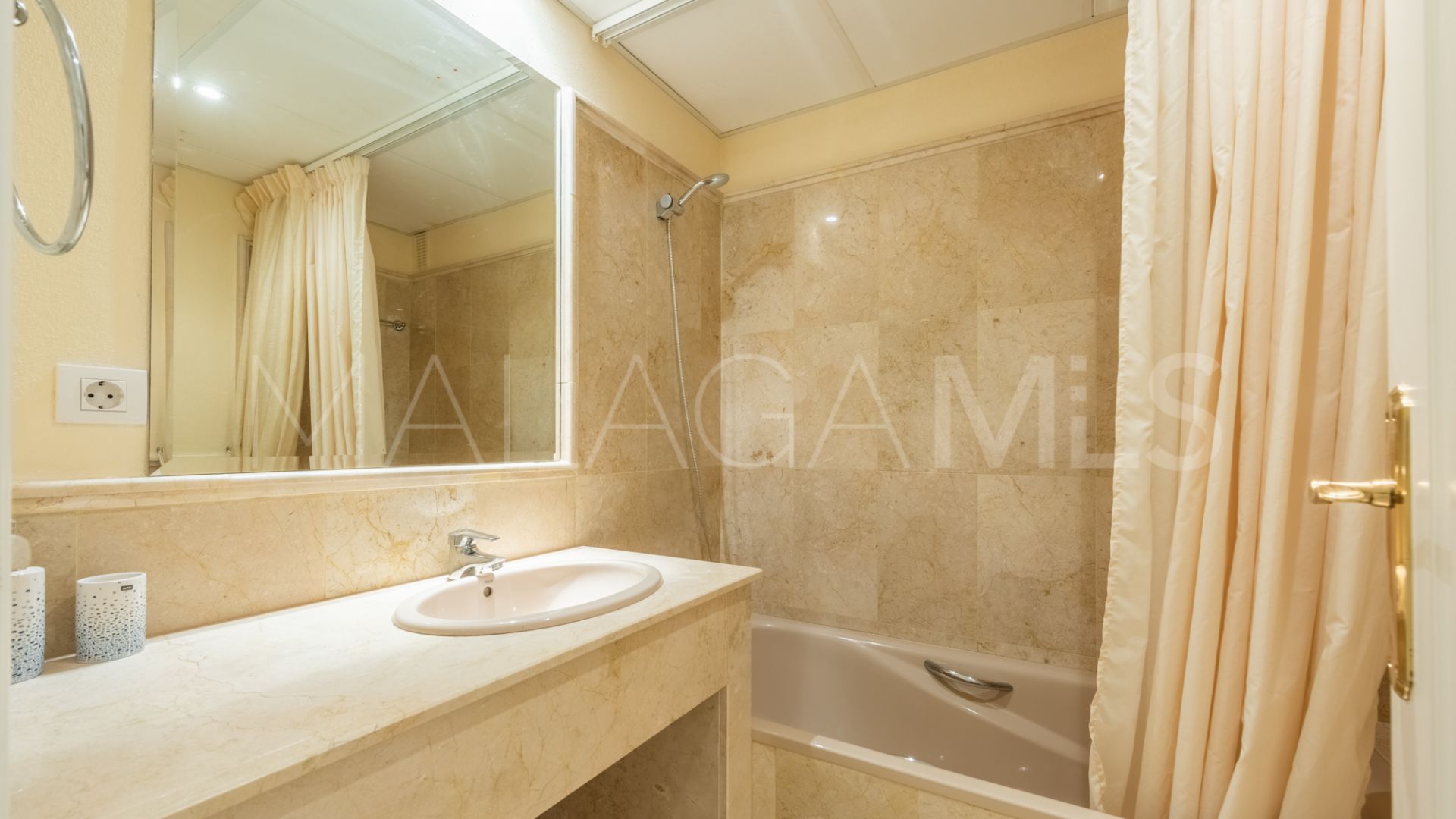 For sale El Campanario 2 bedrooms apartment