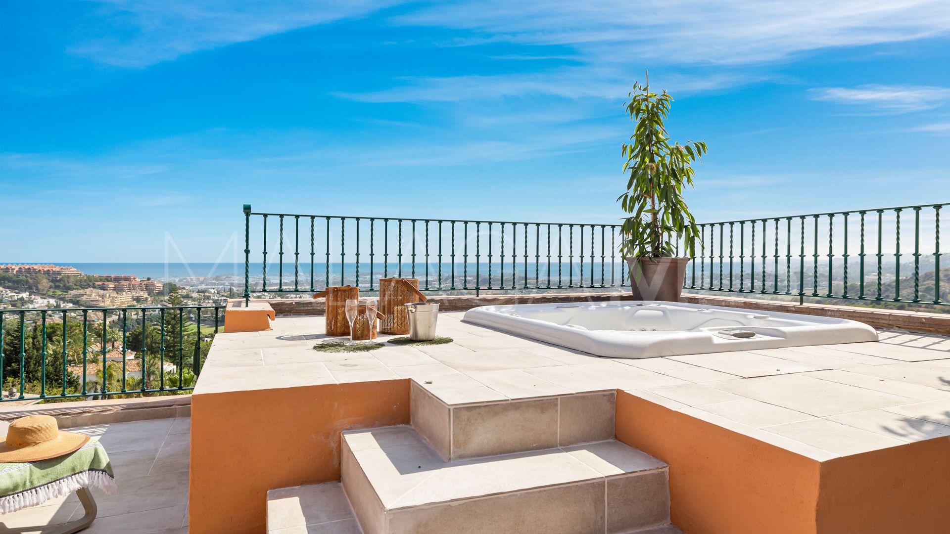 Duplex penthouse for sale in Nueva Andalucia