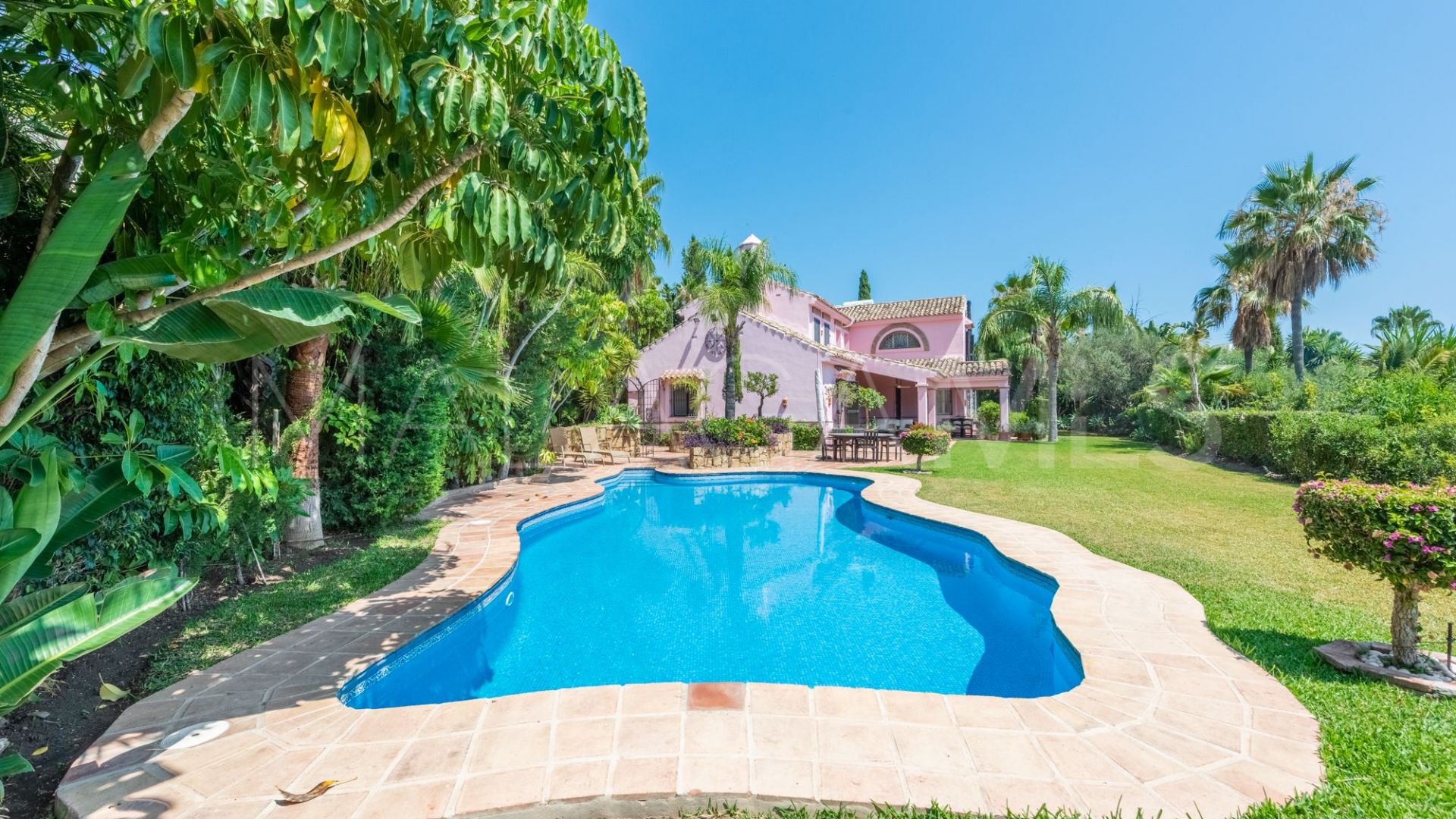 Villa for sale in Los Almendros