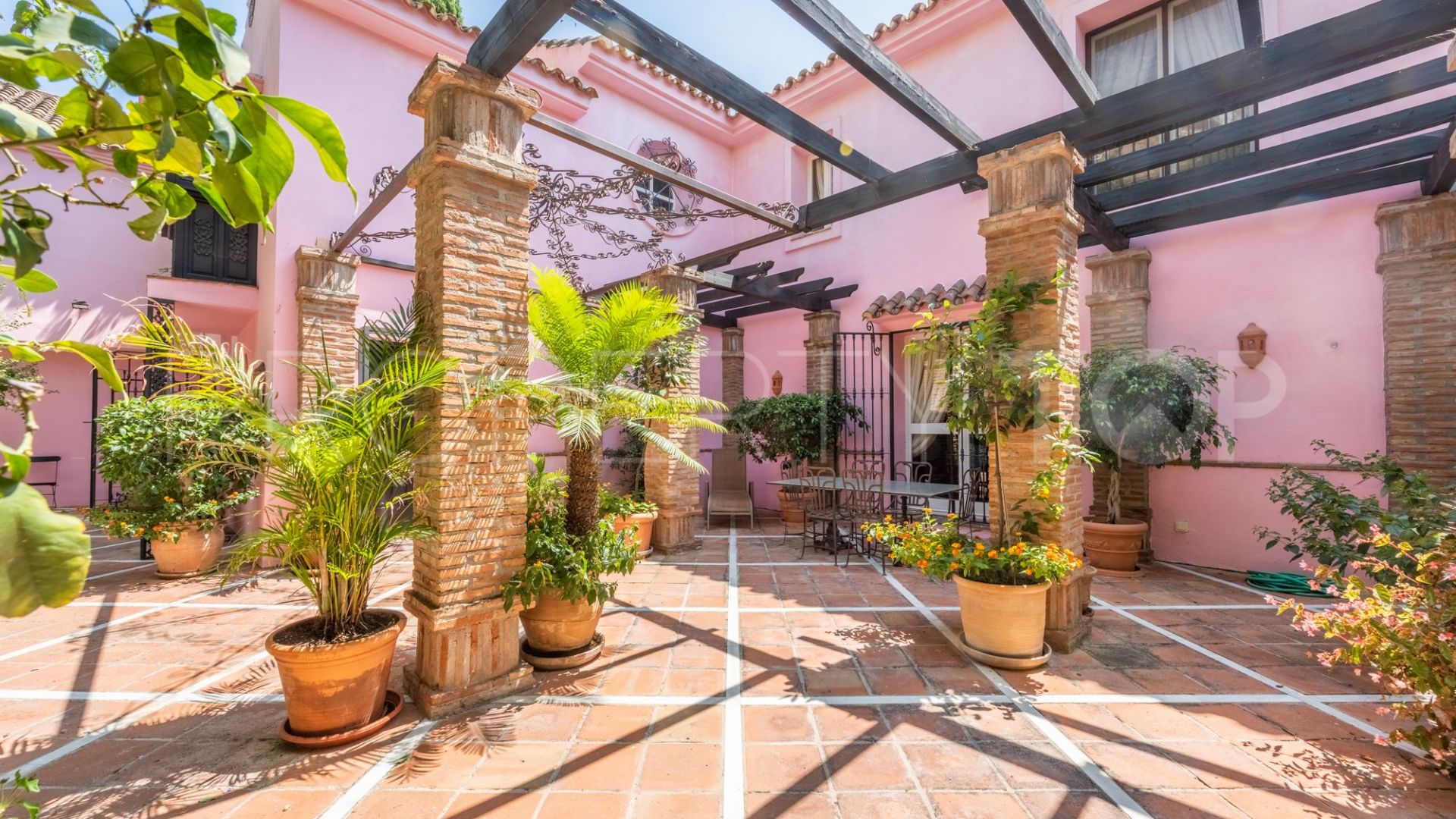 Villa for sale in Los Almendros