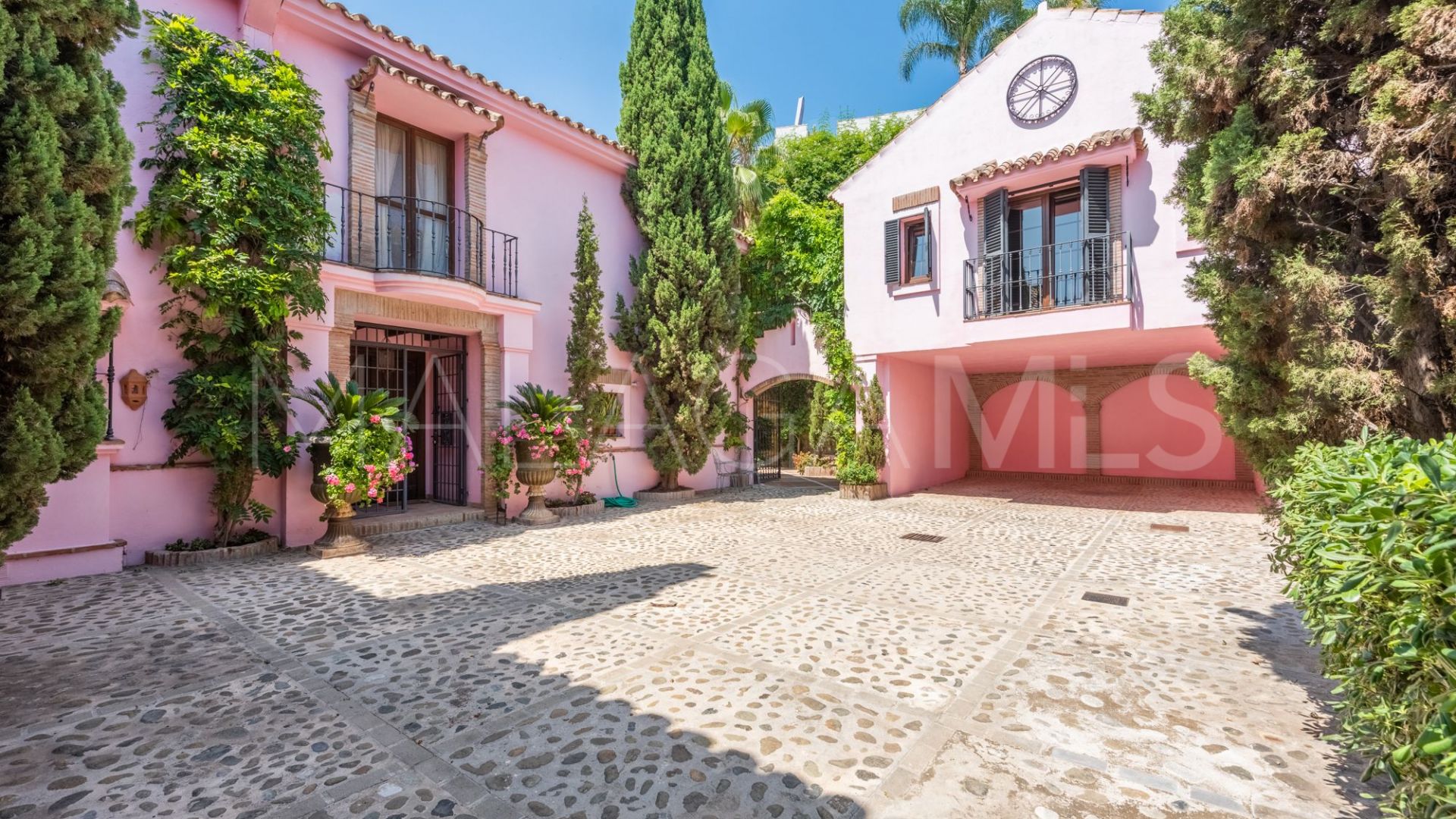 Villa for sale in Los Almendros