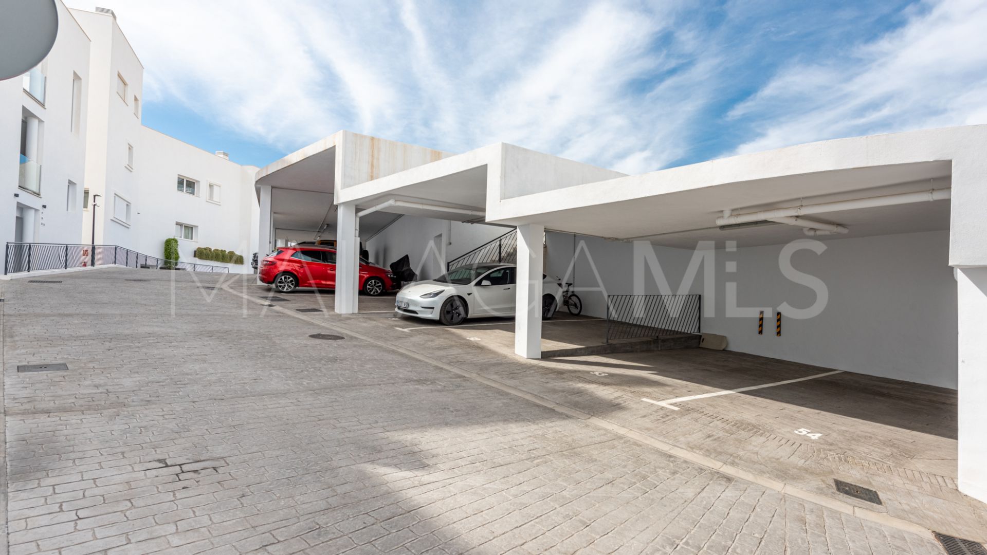 Ground floor duplex for sale in Los Altos de los Monteros