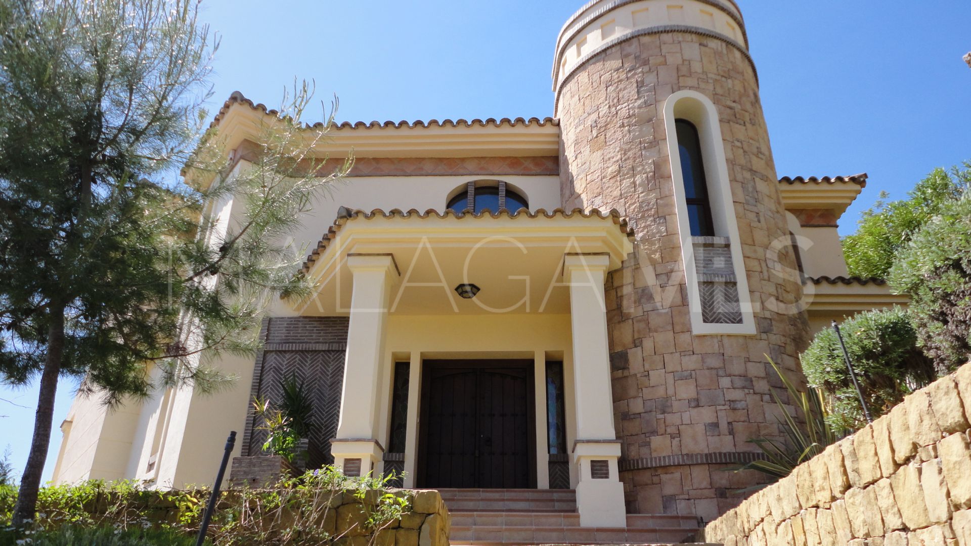 Buy villa with 5 bedrooms in Los Arqueros